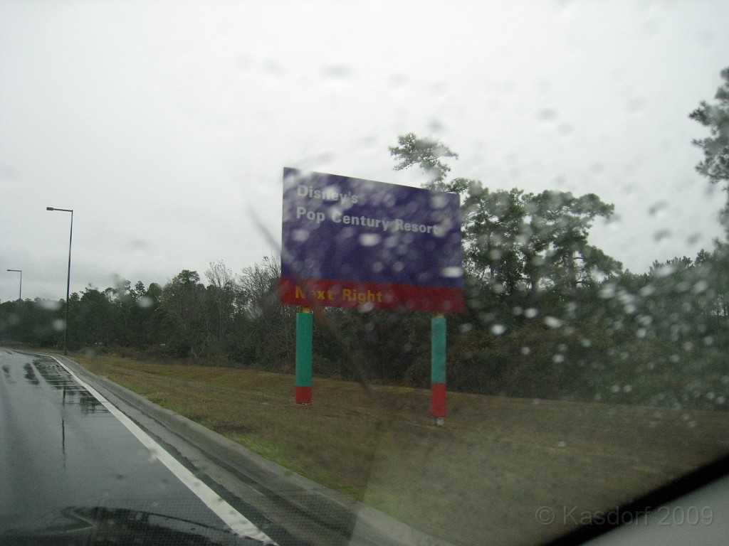 Disney 2010 D1 0070.jpg - January 9-11, 2010 Disney World Florida. Went to run the marathon. Saturday, fly down, check in, go to Expo to pick up packet, then to see Blue Man Group in the evening.